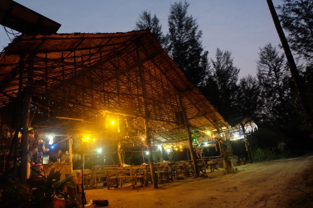 Mr. Chuoi Bar And Hut 호텔 Ko Phra Thong 외부 사진